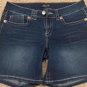 Seven7 dark wash denim jean shorts size 12